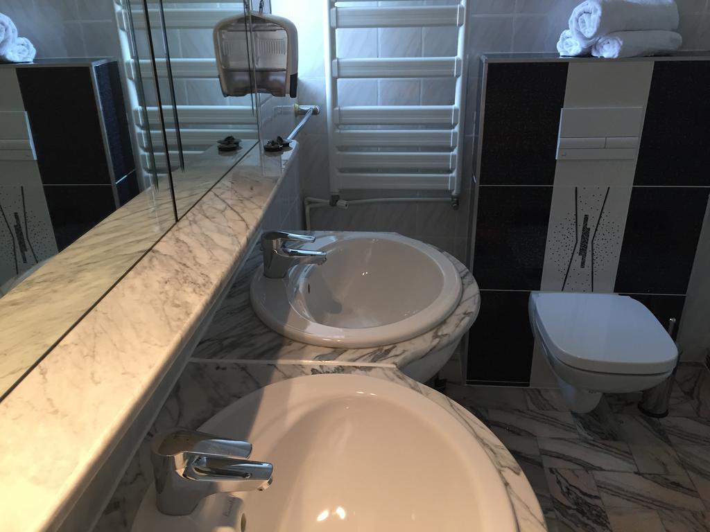 Kiem Premium Apartments Braşov Exteriör bild
